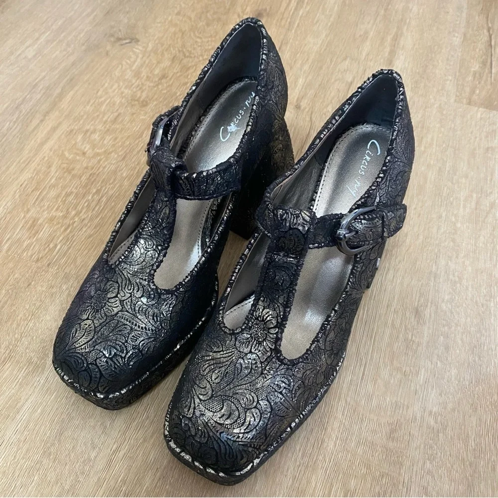 Circus NY Kay Mary Janes Metallic  Pumps Silver and Black size 8